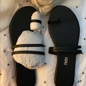 TKEES SANDAL - style Leah size 9